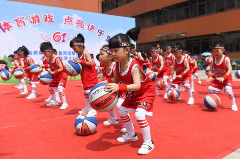 皮特·罗斯在被永久禁赛后，依然在拉斯维加斯坚持为球迷签名